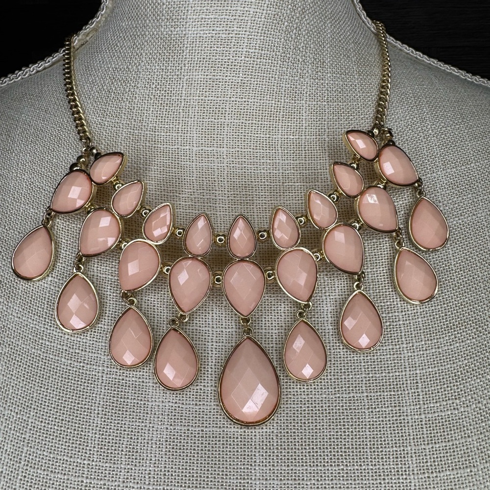 Chic Gold and Salmon colored Teardrop bib Necklace.